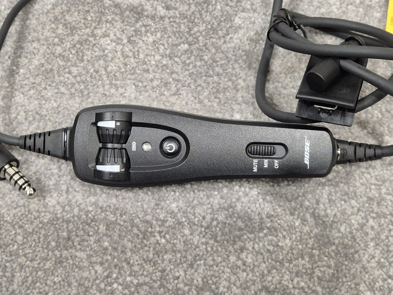 Bose A20 U-174 Plug Aviation Headset w/ Carry Case Open Box New - RRP £999 - image 9