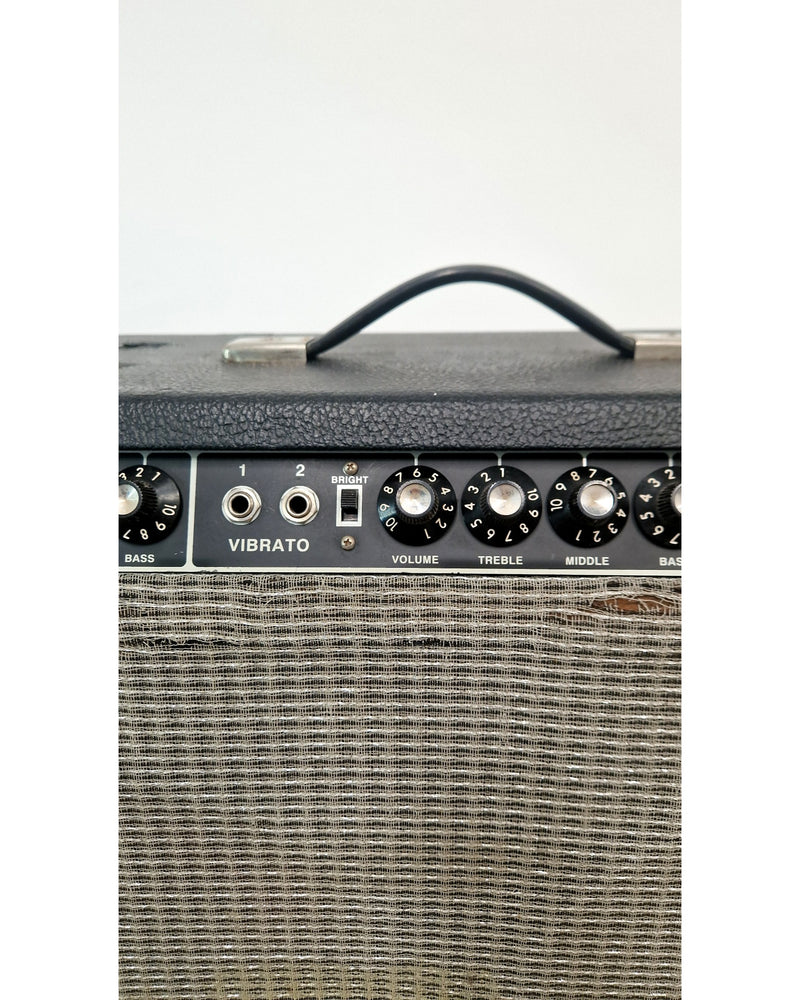 Fender Twin Reverb 2000 - Guitar Amplifier - Good w/ footswitch - image 4