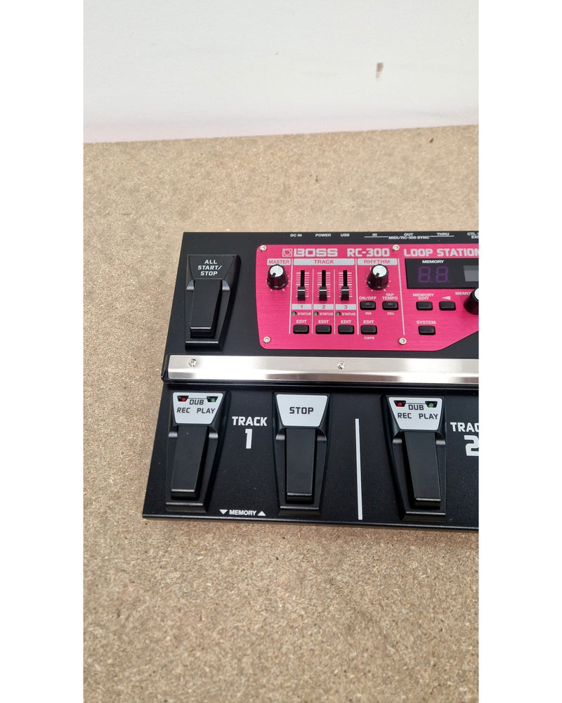 Boss RC-300 - Multi-Effects Pedal - Excellent w/ Soft Case & power supply - image 7