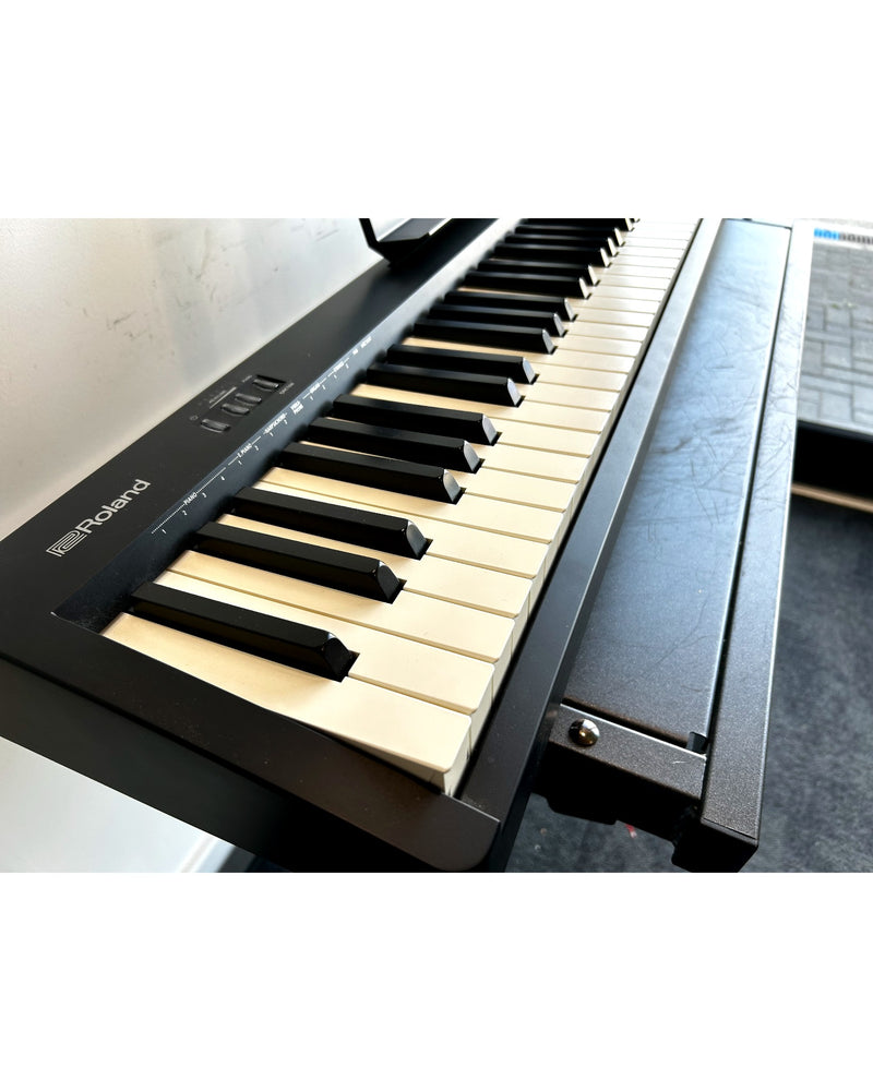 Roland FP-10 - Digital Piano - Black - Excellent w/ Power Supply - image 2