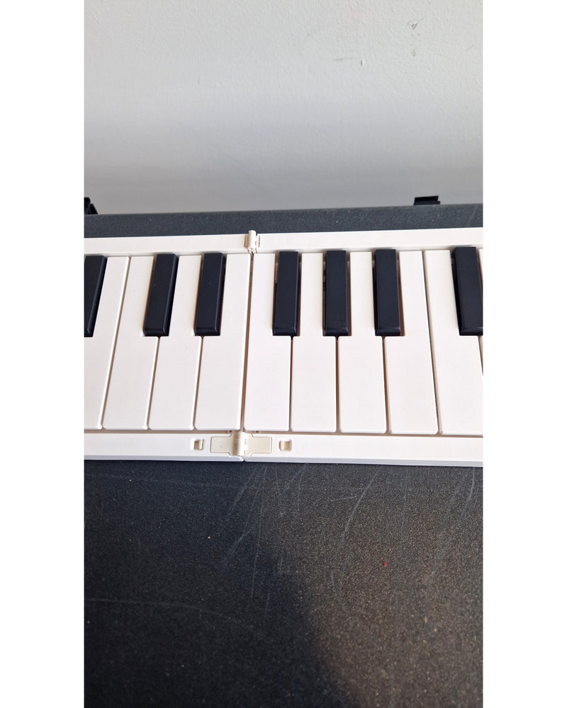 Carry On Folding Piano 88 - Keyboard - Like New w/ Power Supply, Soft Case - image 4