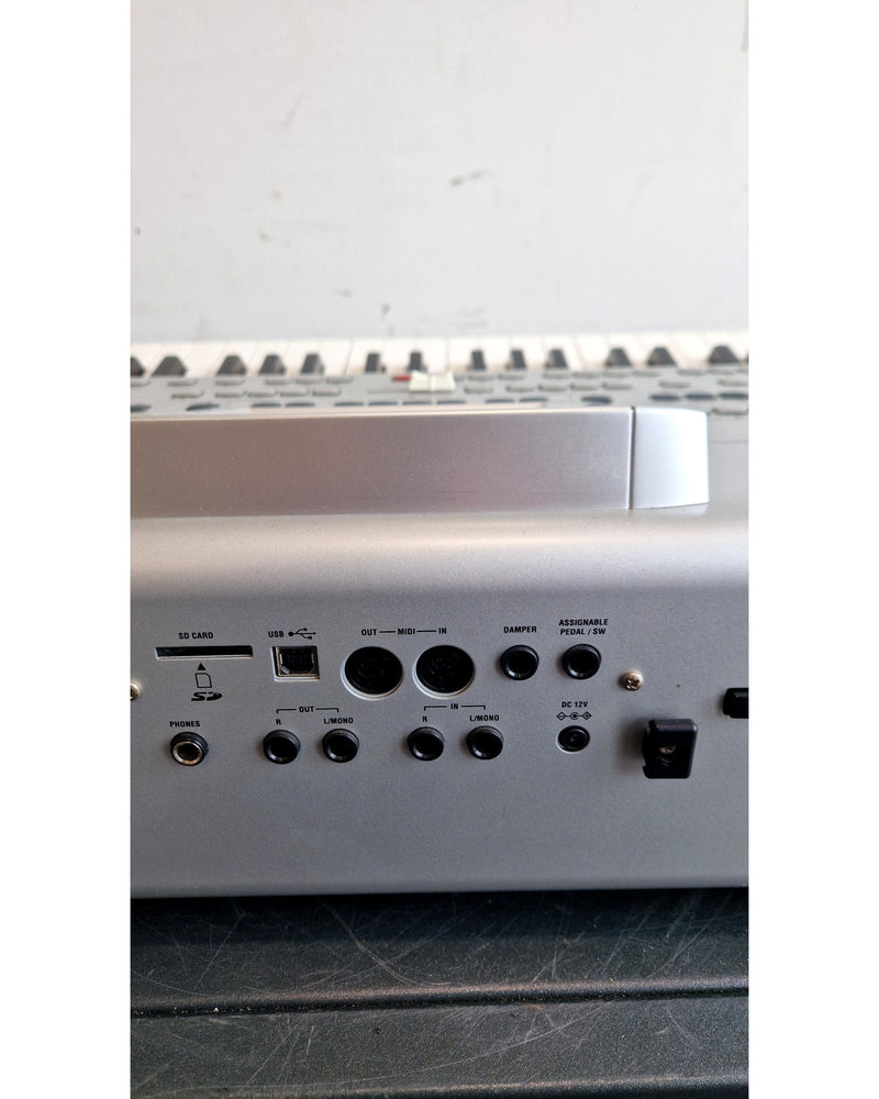 Korg PA588 - Synthesizer Keyboards - White - Keyboard - Excellent w/ Hard Case & Power Supply - image 16