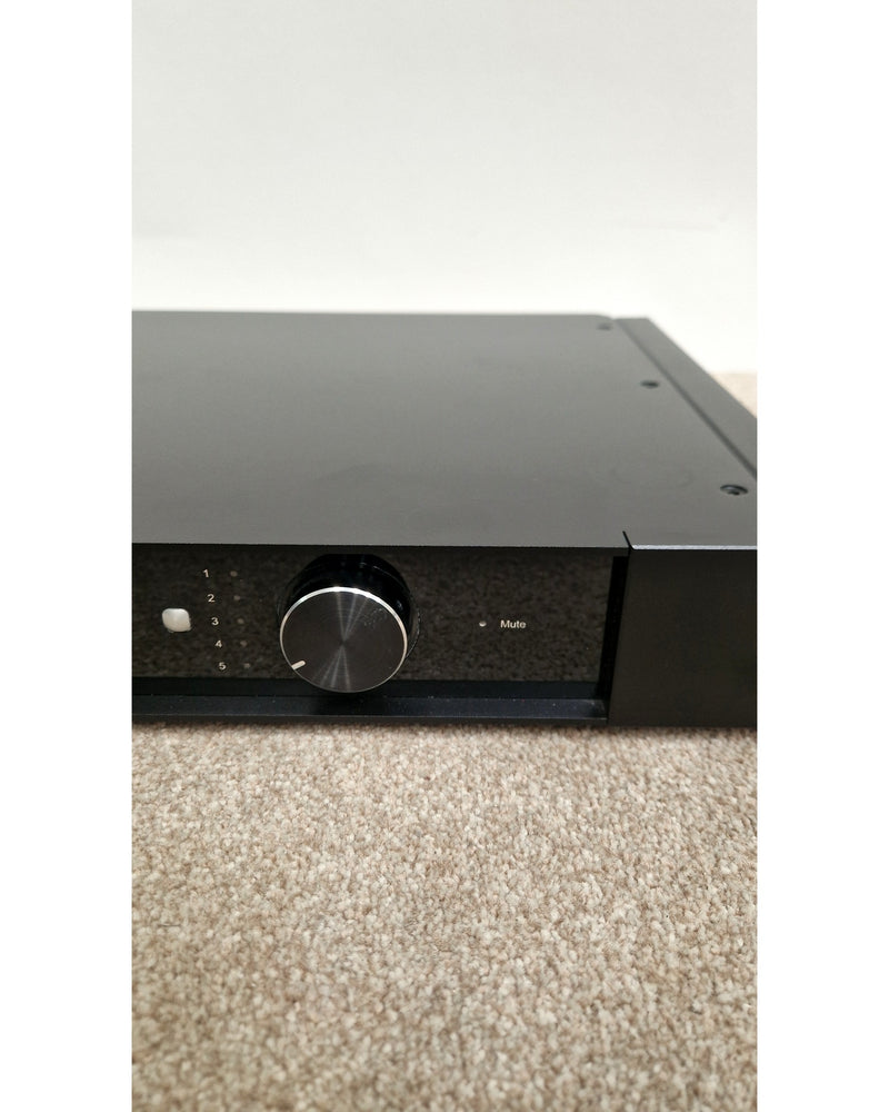 Rega ELEX-R - Hi-Fi Amplifiers - Black - Excellent w/ remote_control & Manuals - image 2
