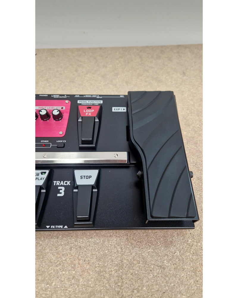 Boss RC-300 - Multi-Effects Pedal - Excellent w/ Soft Case & power supply - image 5