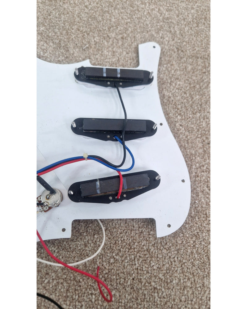 St Pick-guard - White - Excellent - image 8