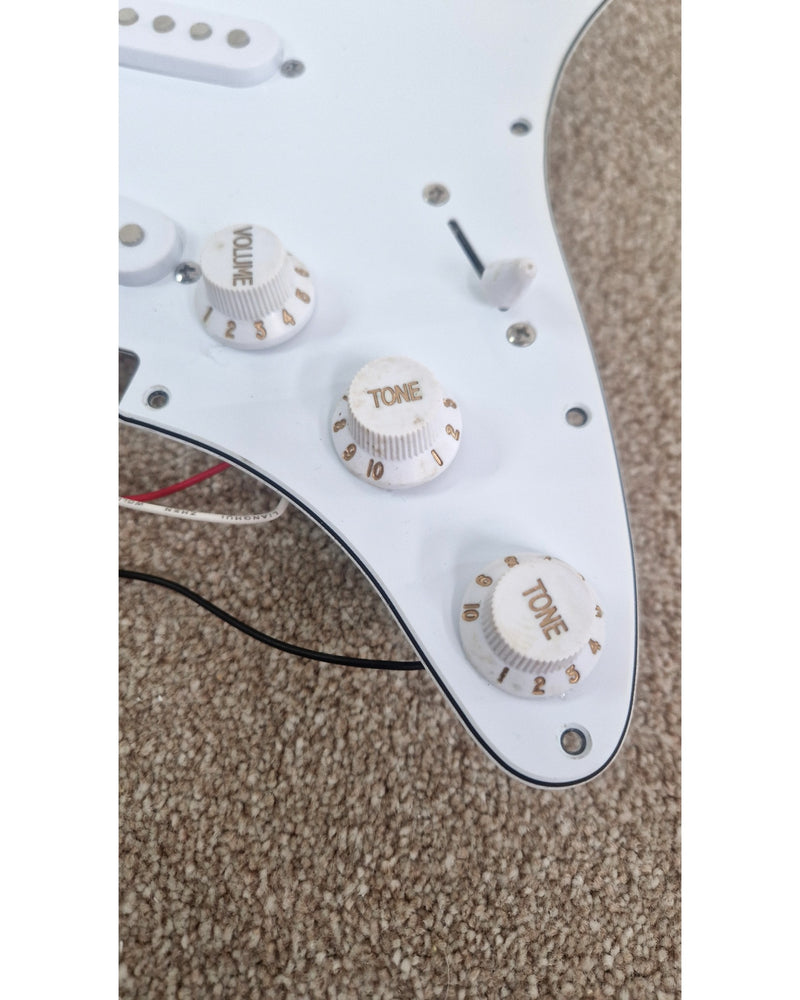 St Pick-guard - White - Excellent - image 12