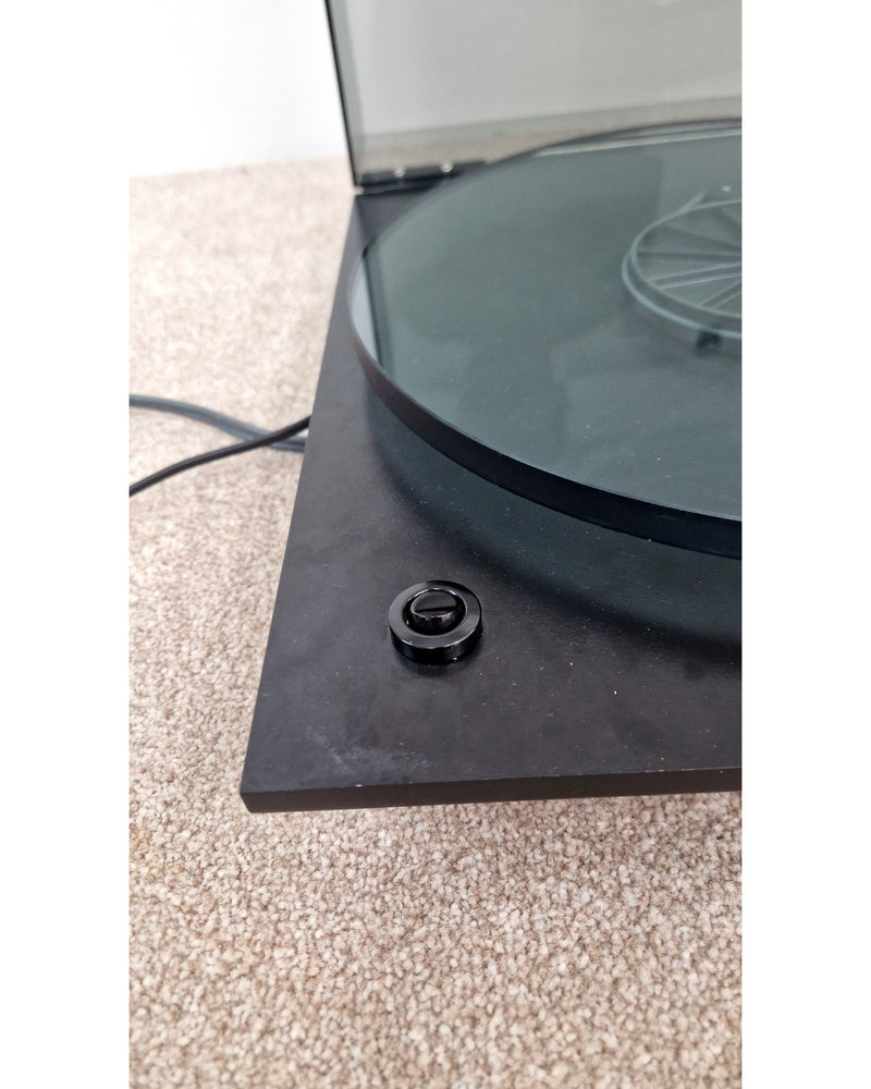 REGA Planar 3 Turntable - Iconic Design - Good - image 12