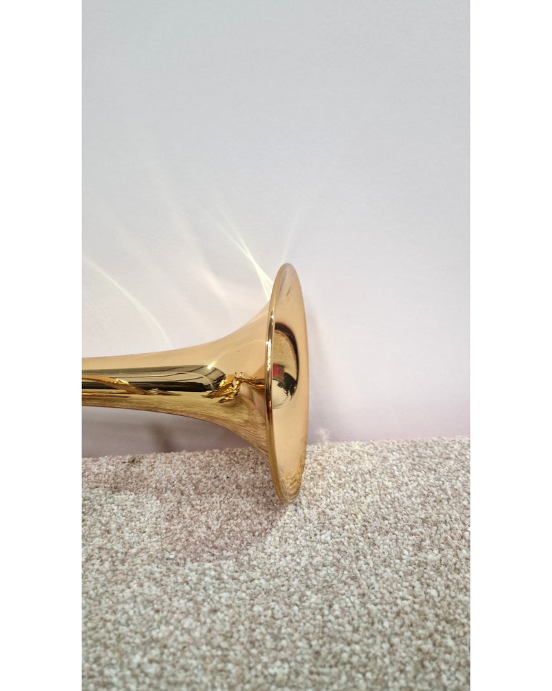 Yamaha YTR-2330 - Trumpets & Cornets - Gold - Like New w/ Soft Case, x1 Strap, x1 Polishing Cloth and x1 Bottle of Valve Oil, Manuals - image 5