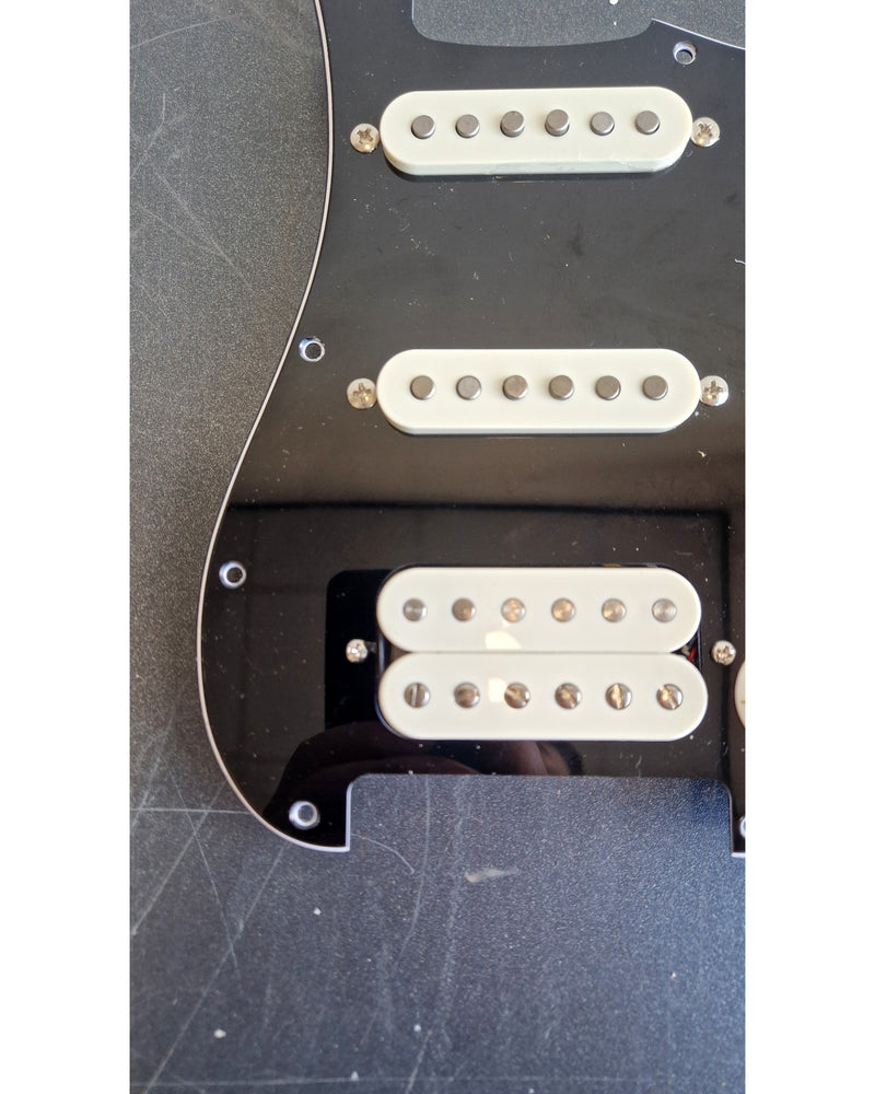 Squier 70s Stratocaster Loaded Pickguard Black - Electric Guitar Pickups - - Excellent - Image 9