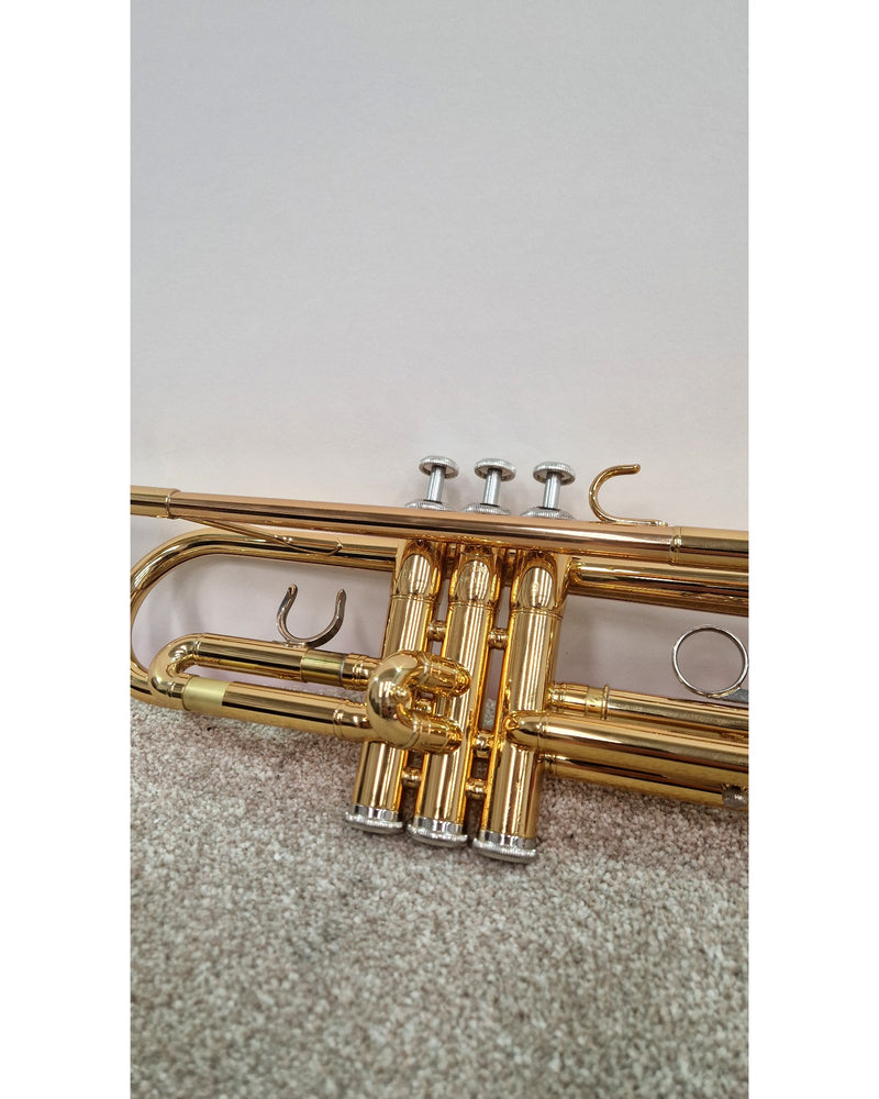 Yamaha YTR-2330 - Trumpets & Cornets - Gold - Like New w/ Soft Case, x1 Strap, x1 Polishing Cloth and x1 Bottle of Valve Oil, Manuals - image 7