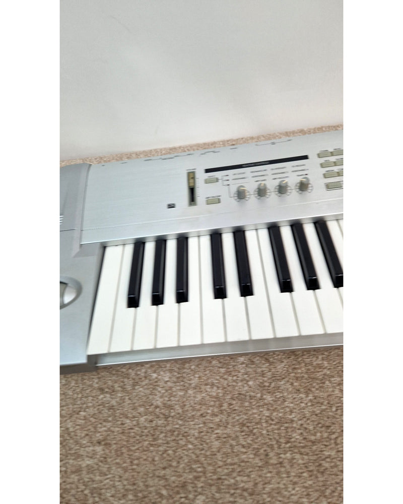 Korg Triton Le 73 (+ sampling board) - Synthesizer Keyboards - Good w/ Power Supply - image 7