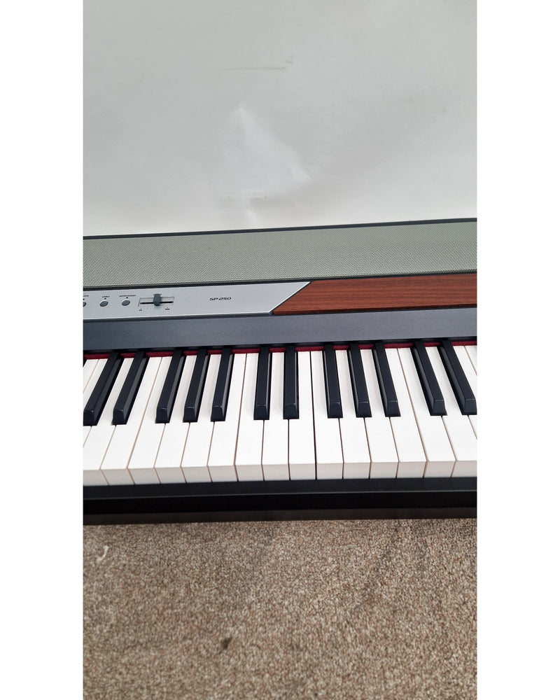 Korg SP-250 - Digital Piano - Excellent w/ Soft Case & Power Supply - image 3