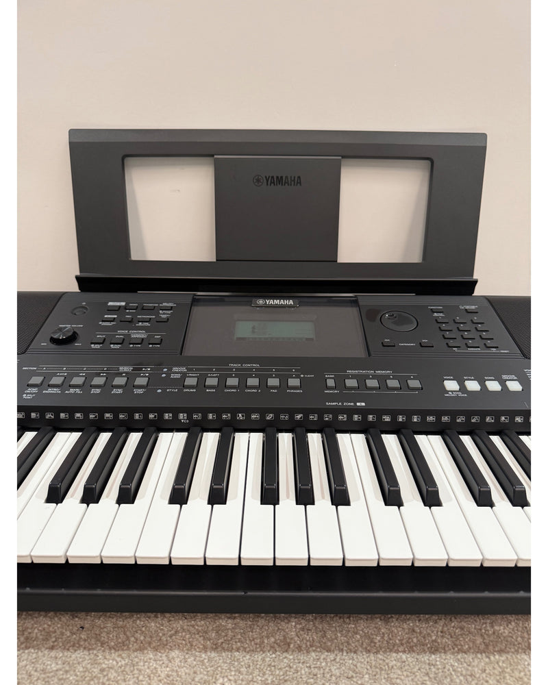 Yamaha PSR-E463 - Keyboard - Black - Excellent w/ Music Sheet Holder - image 3