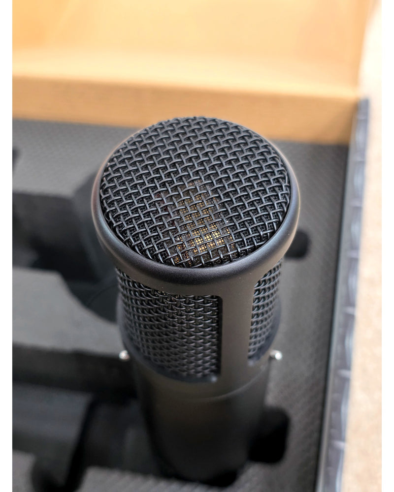 SE Electronics sE2300 - Condenser Microphone - Black - Fair w/ Original Box - image 5