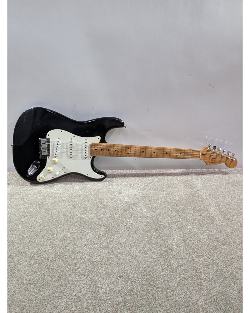 Fender Fender Stratocaster - Electric Guitar - Black - Good w/ Hard Case - image 8