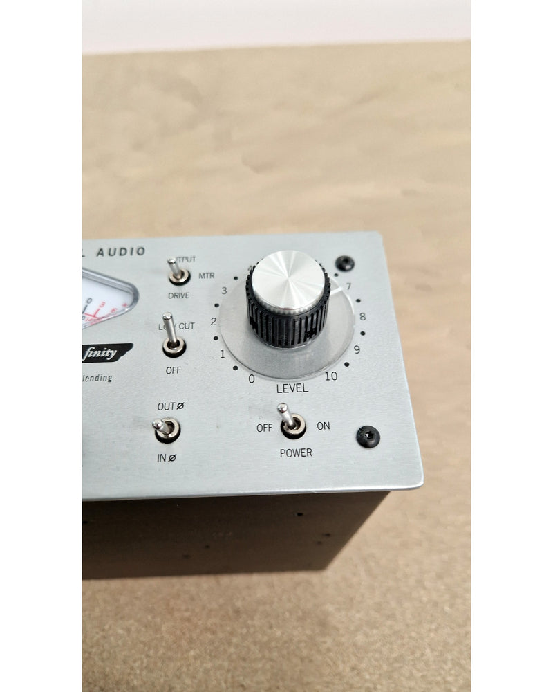 Universal Audio Twin-finity 710 - Preamps - Silver - Excellent - Image 13