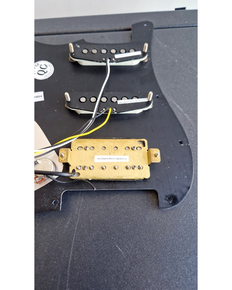 Squier 70s Stratocaster Loaded Pickguard Black - Electric Guitar Pickups - - Excellent - Image 4