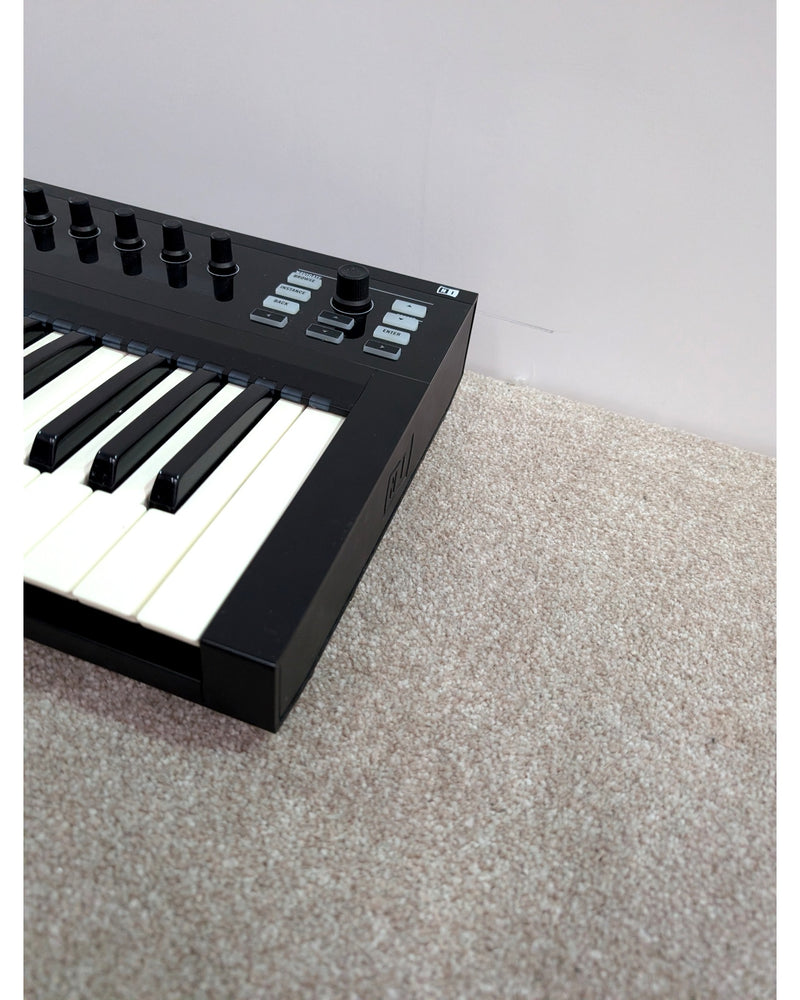 Native Instruments Komplete Kontrol S25 - MIDI Controller - Black - Like New w/ Original Box, Power Supply, USB Cable - image 8