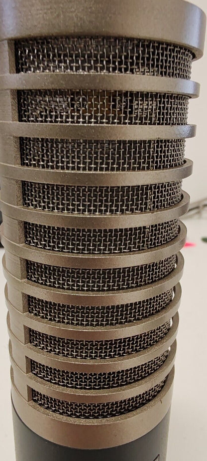 SE Electronics R1 Ribbon Microphone