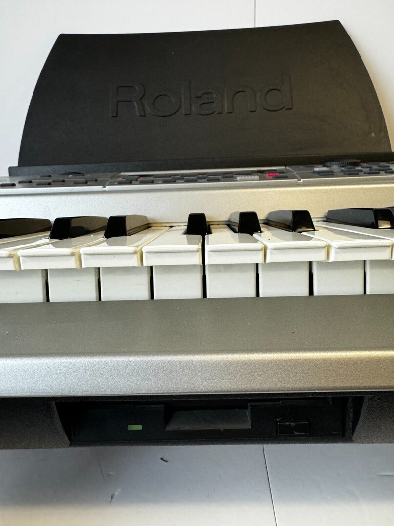 Roland EM-55 Arranger Keyboard With Power Lead - Free UK Shipping - Image 8