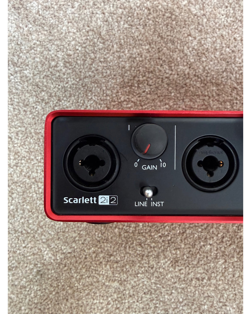 Focusrite Scarlett 2i2 - Audio Interface - Red - Very Good - image 2