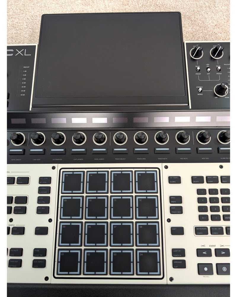 Akai MPC XL - Samplers & Sequencers - Grey/Black - Like New w/ Original Box & Manuals - image 4