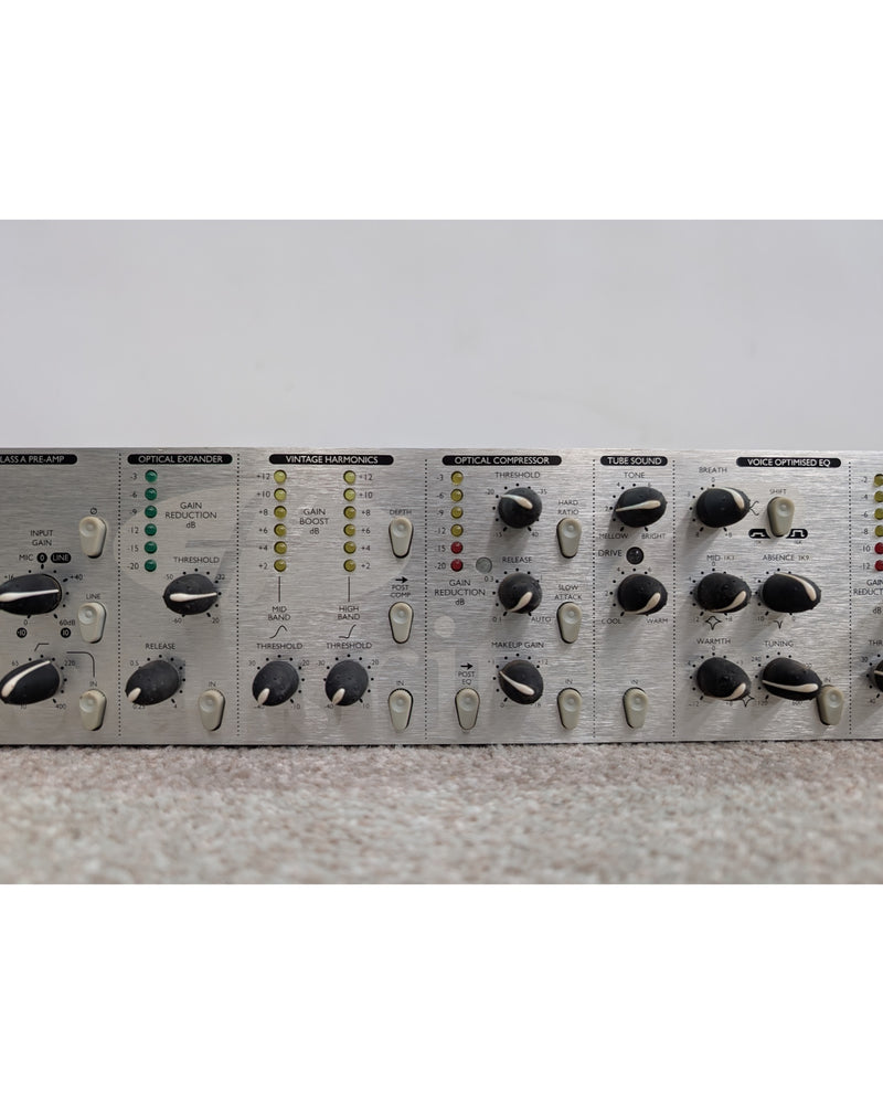 Focusrite PLATINUM VoiceMaster pro - Preamp - Silver/Black - Very Good w/ Original Box & Manuals - image 4