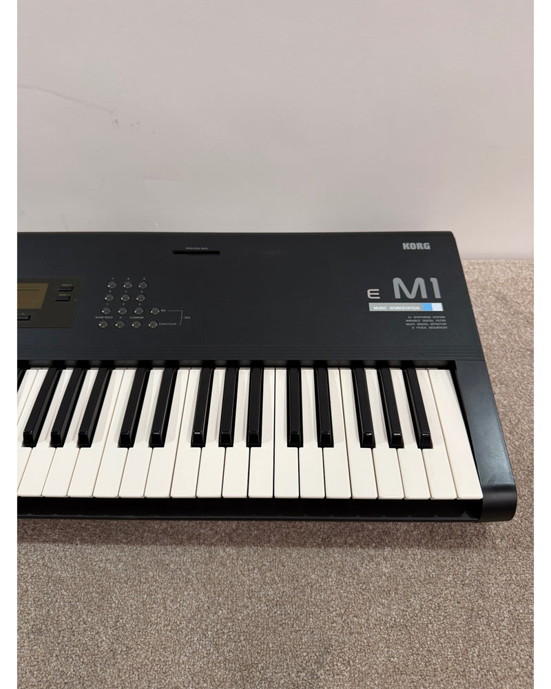 Korg M1 - Synthesizer - Black - Fair w/ Hard Case - image 4