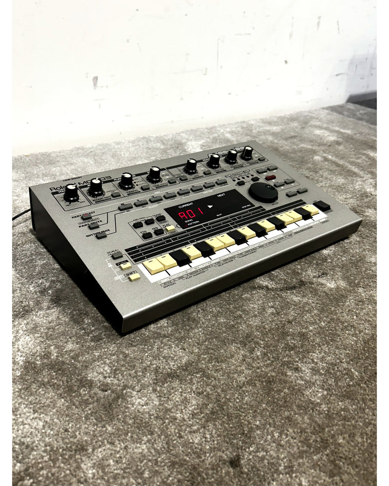 Roland MC-303 - Synthesizer - Silver - Excellent - Image 3