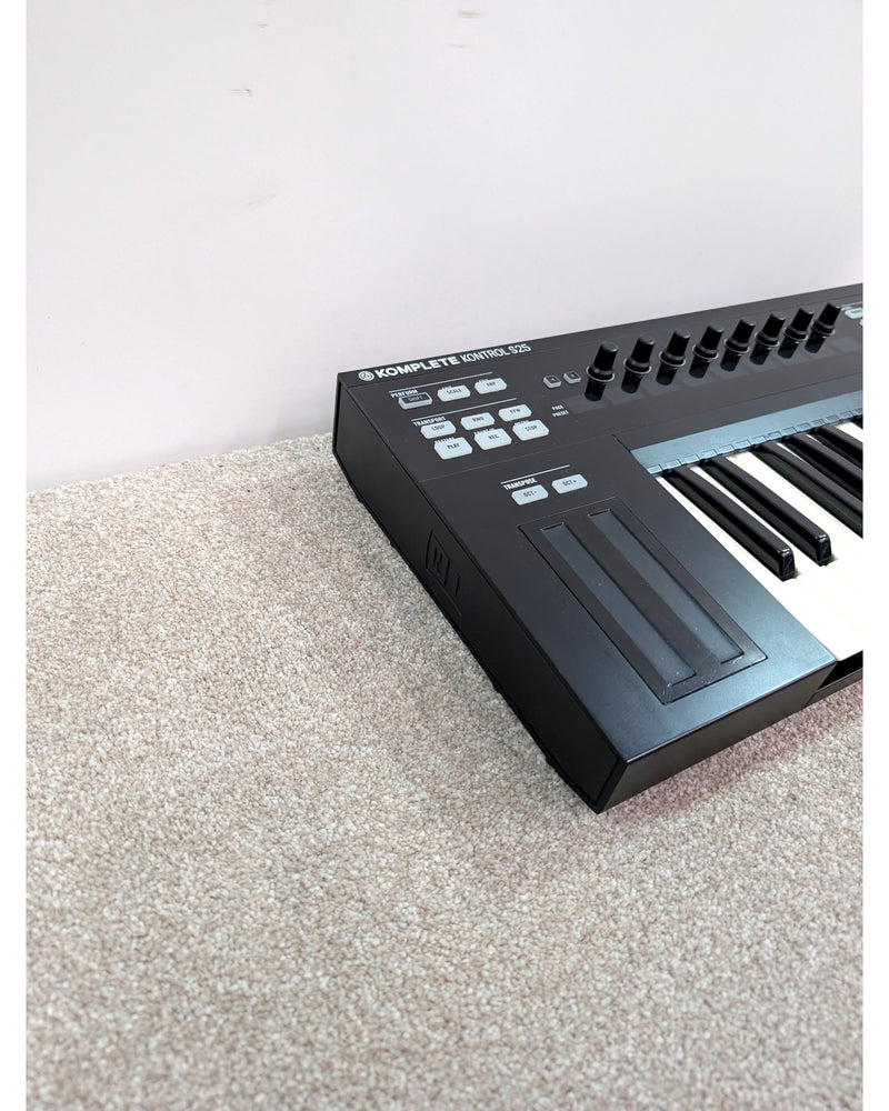 Native Instruments Komplete Kontrol S25 - MIDI Controller - Black - Like New w/ Original Box, Power Supply, USB Cable - image 5