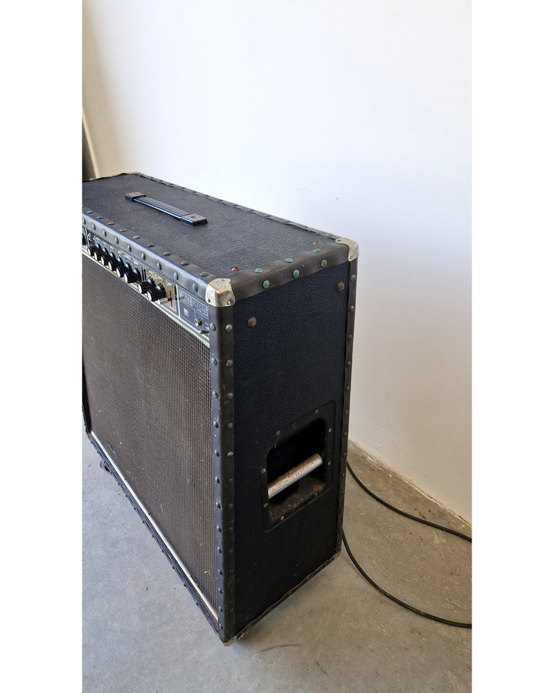 Roland Jazz Chorus 160 - Guitar Amplifiers - Good w/ wheels on - Image 8