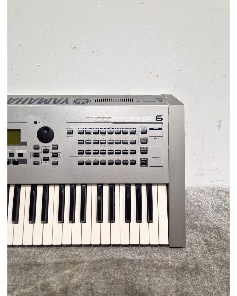 Yamaha Motif6 - Musical Keyboards - Silver - Very Good - Image 12
