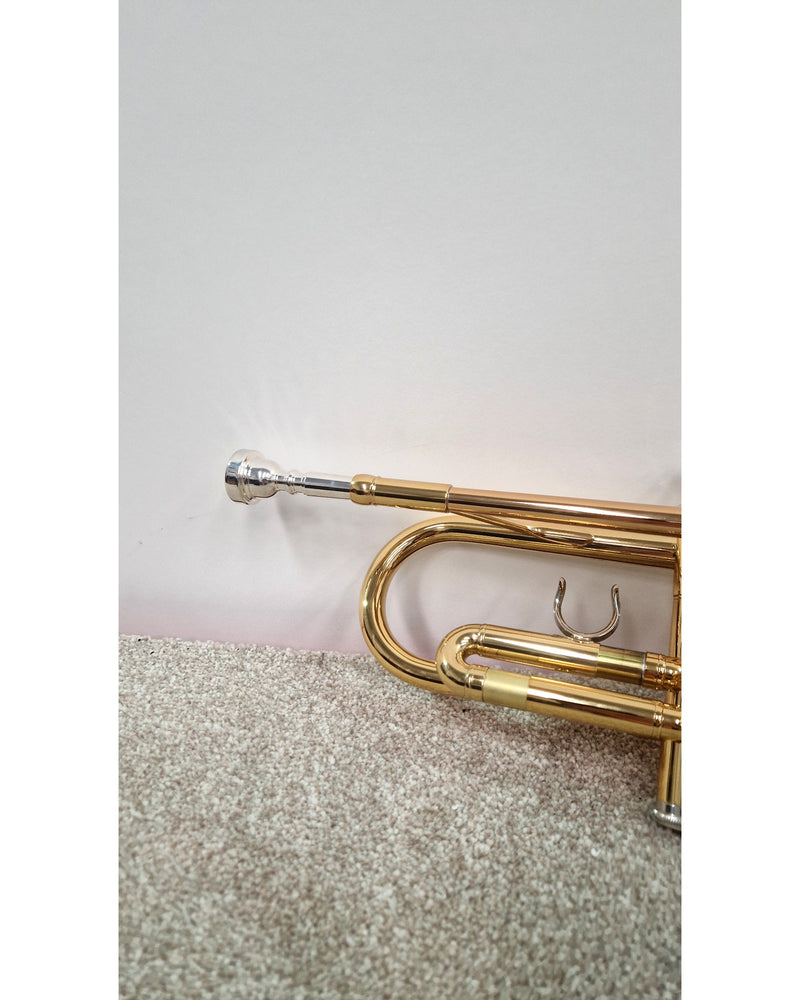 Yamaha YTR-2330 - Trumpets & Cornets - Gold - Like New w/ Soft Case, x1 Strap, x1 Polishing Cloth and x1 Bottle of Valve Oil, Manuals - image 8