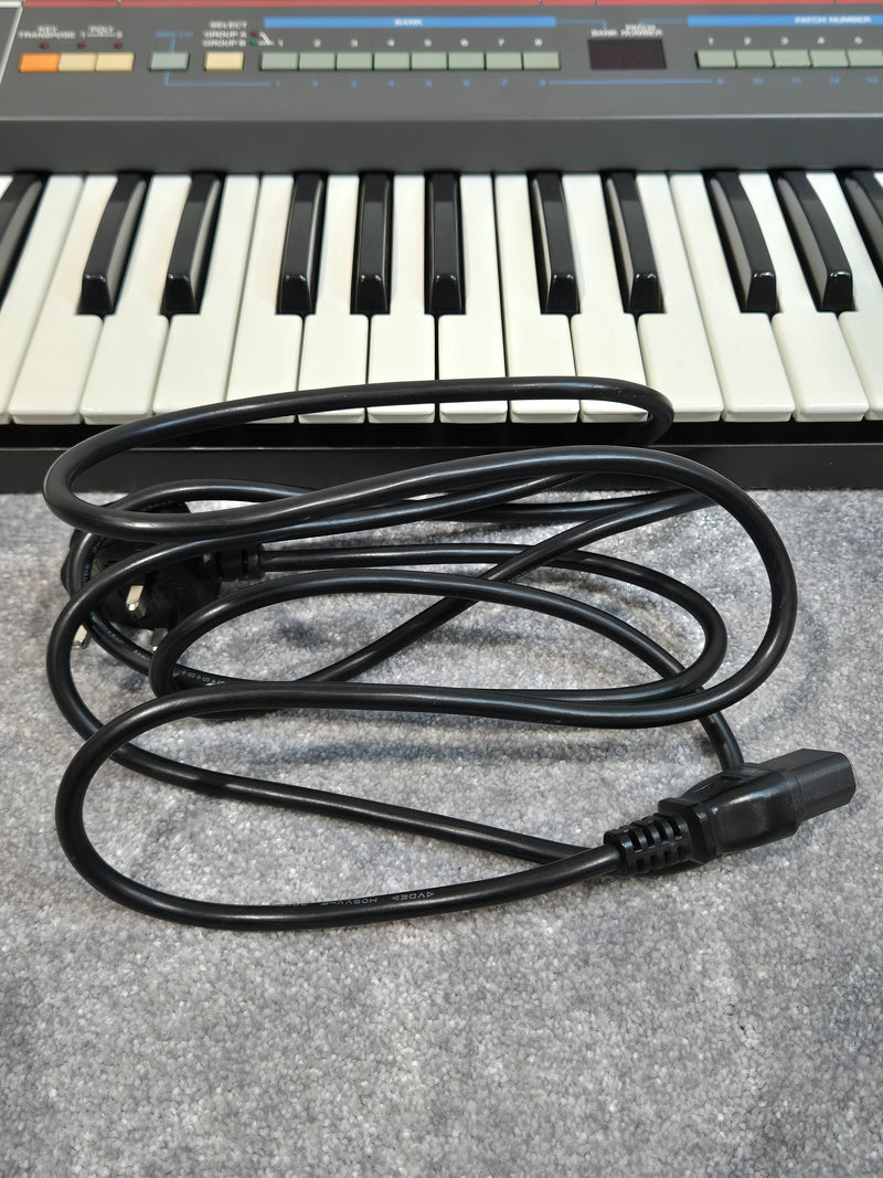 Roland Juno-106 61 Key Programmable Polyphonic Analog Synthesiser - Image 10