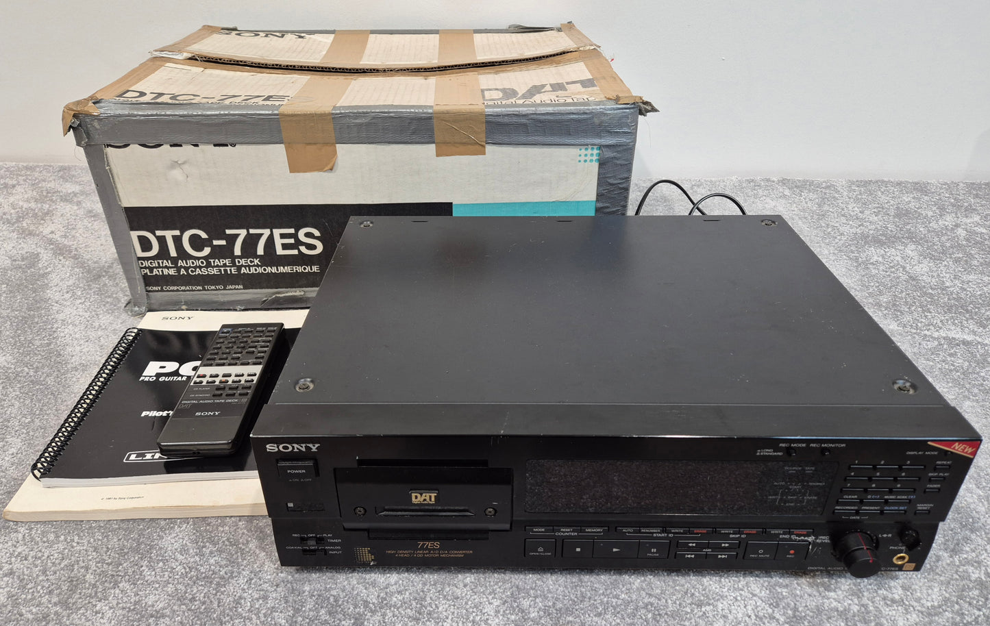 SONY DTC77ES - DAT Recorder - Original Box + Remote