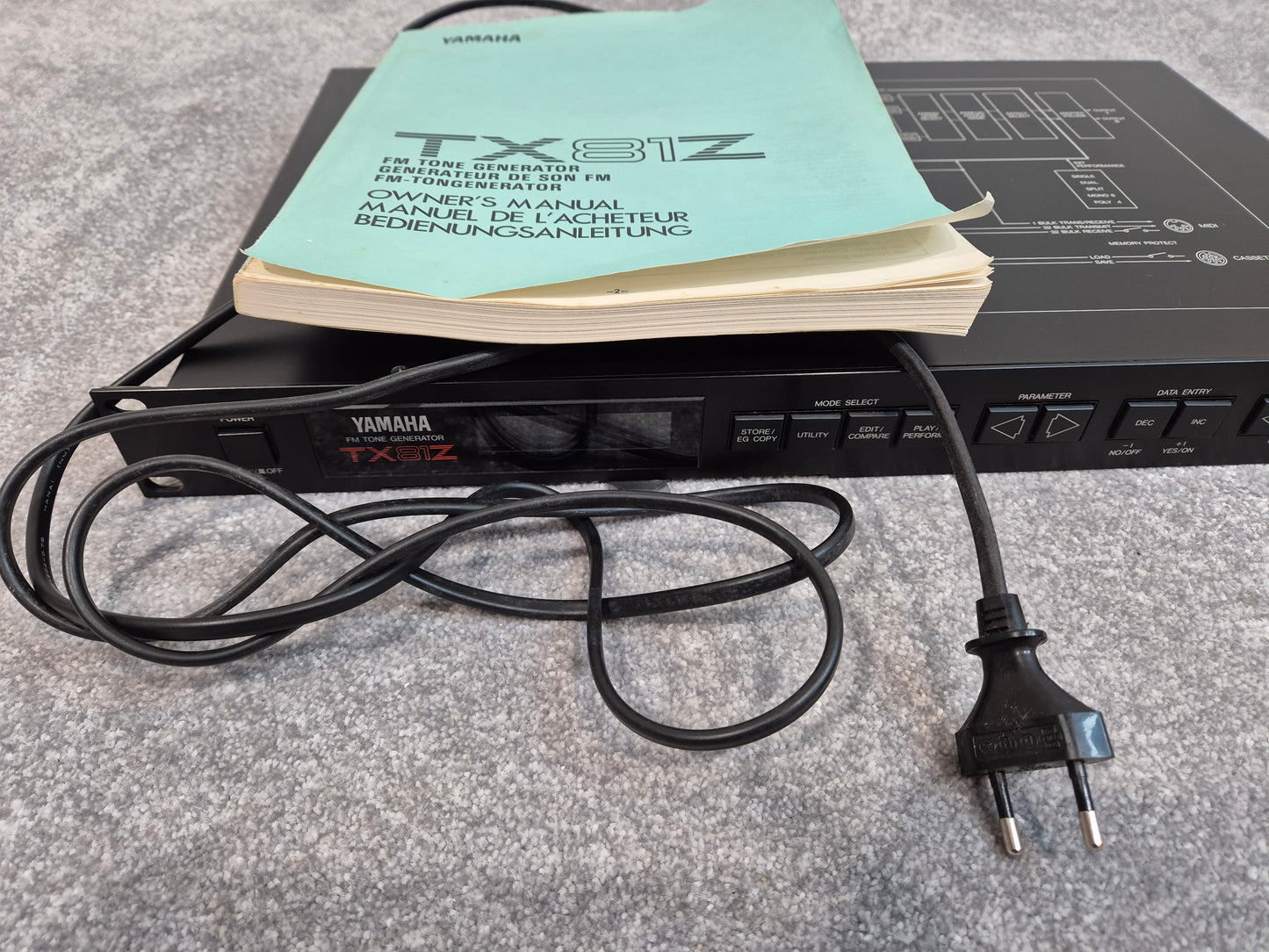 Yamaha TX81Z - Rack Mounted Frequency Modulation Music Synthesizer