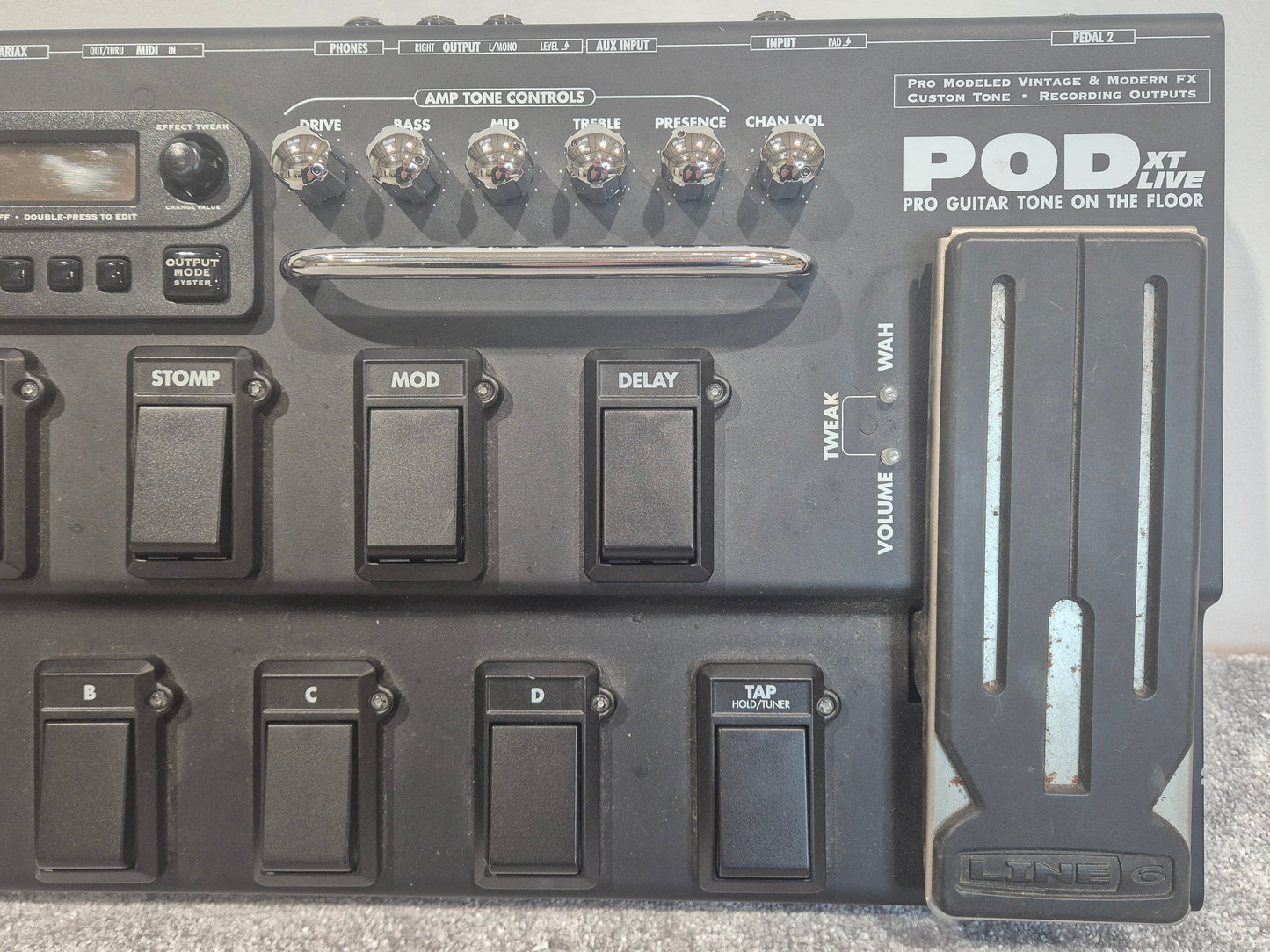 Line 6 POD XT Live - Multi-Effect and Amp Modeler Pedalboard With Soft bag