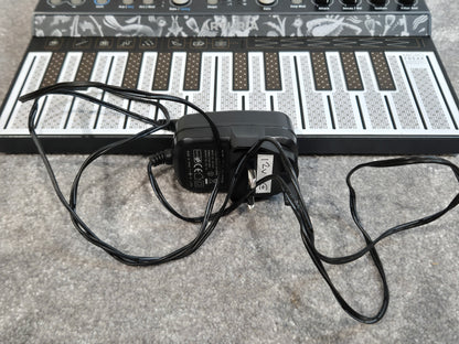 Arturia Microfreak - Hybrid Experimental Synthesizer + Power Cable