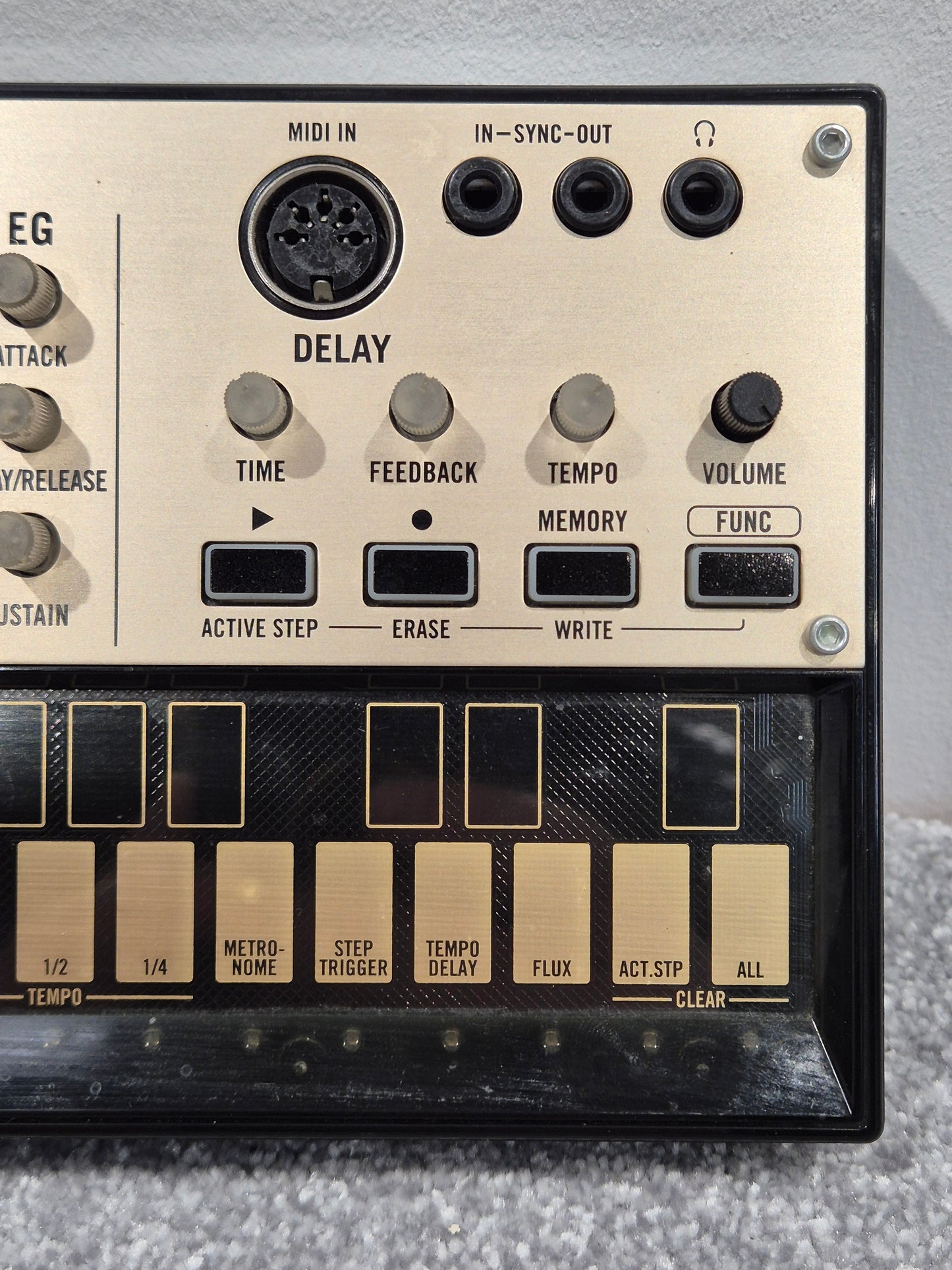 Korg Volca Keys - Compact Analog Lead Synthesizer - Battery Operated