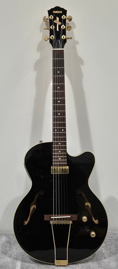Yamaha AEX 500 - Semi Acoustic Hybrid Guitar Includes Yamaha Hard Case
