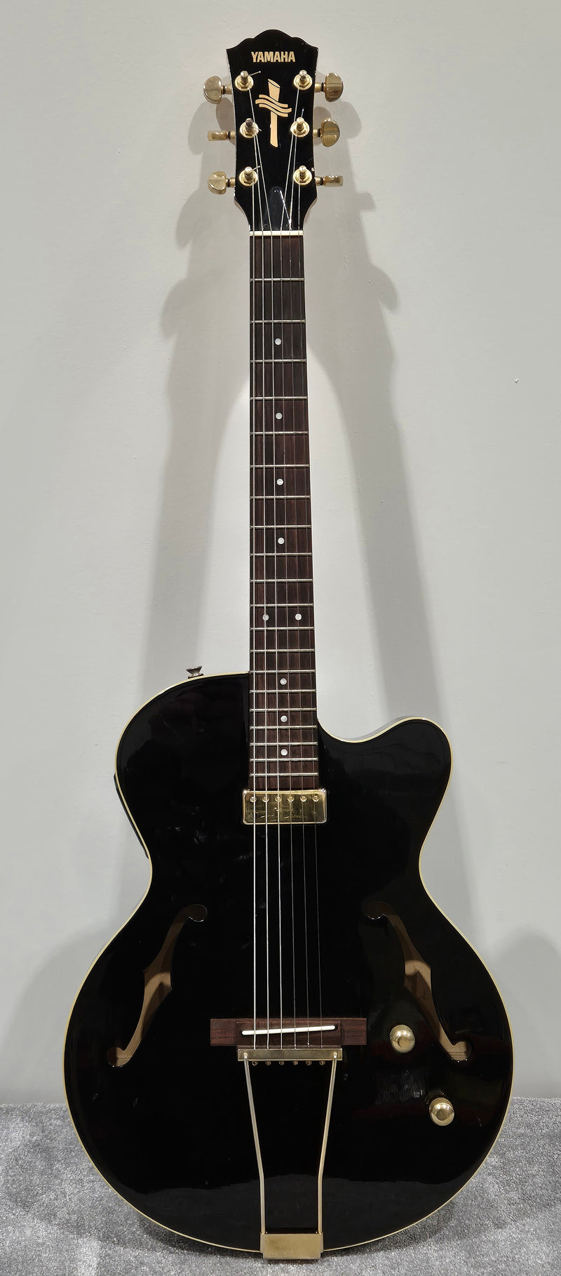 Yamaha AEX 500 - Semi Acoustic Hybrid Guitar Includes Yamaha Hard Case - Image 14