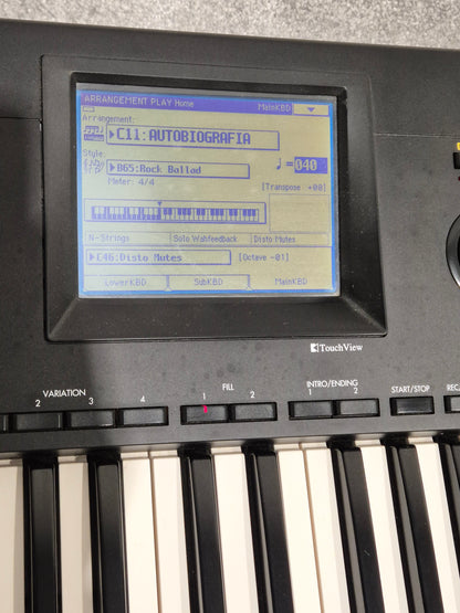 Korg i30 - Synthesizer & Music Workstation Includes Soft Bag