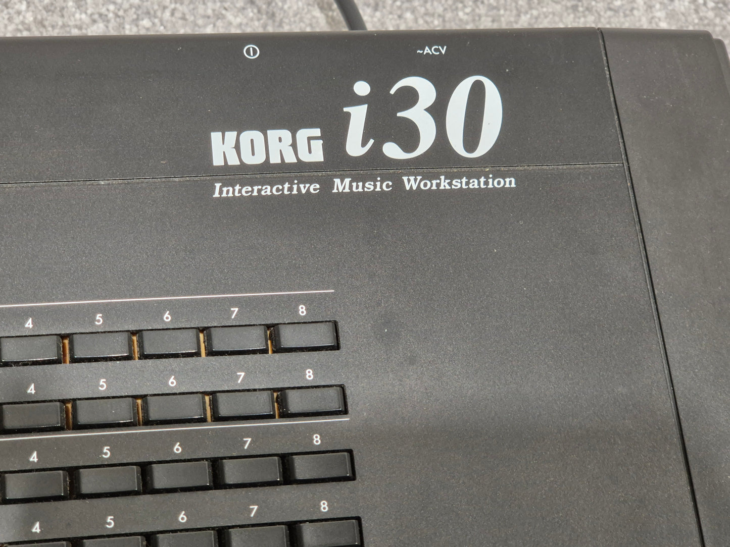 Korg i30 - Synthesizer & Music Workstation Includes Soft Bag