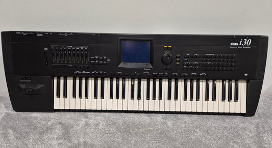 Korg i30 - Synthesizer & Music Workstation Includes Soft Bag