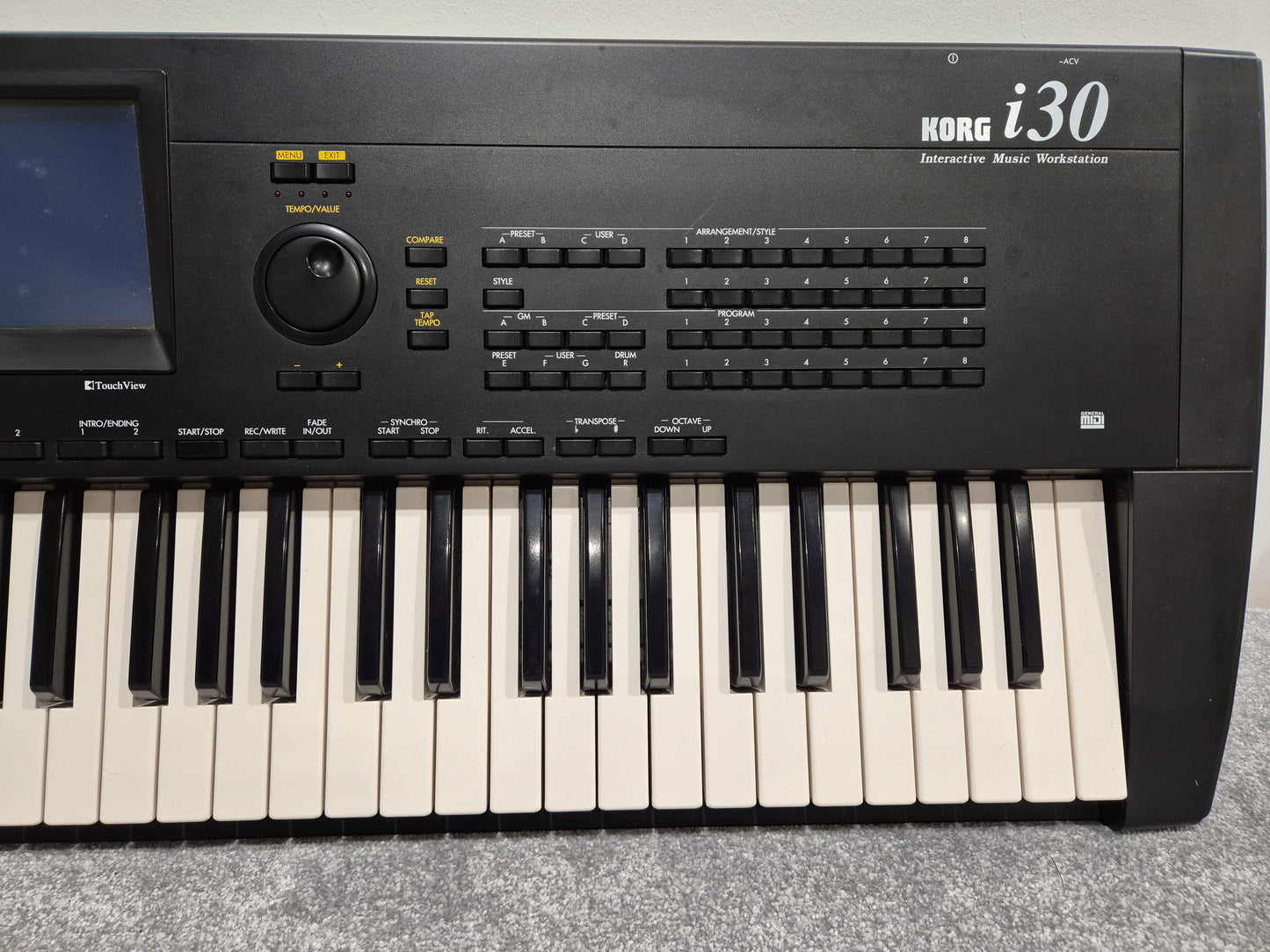 Korg i30 - Synthesizer & Music Workstation Includes Soft Bag