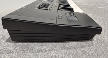 Korg i30 - Synthesizer & Music Workstation Includes Soft Bag