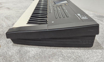 Korg i30 - Synthesizer & Music Workstation Includes Soft Bag
