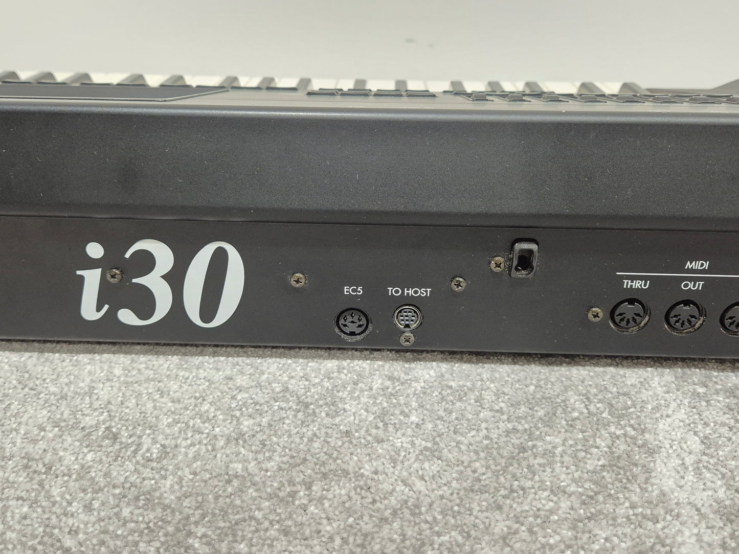 Korg i30 - Synthesizer & Music Workstation Includes Soft Bag
