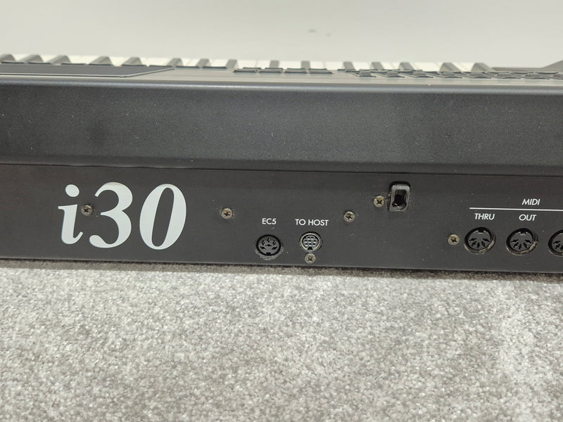 Korg i30 - Synthesizer & Music Workstation Includes Soft Bag - Image 10