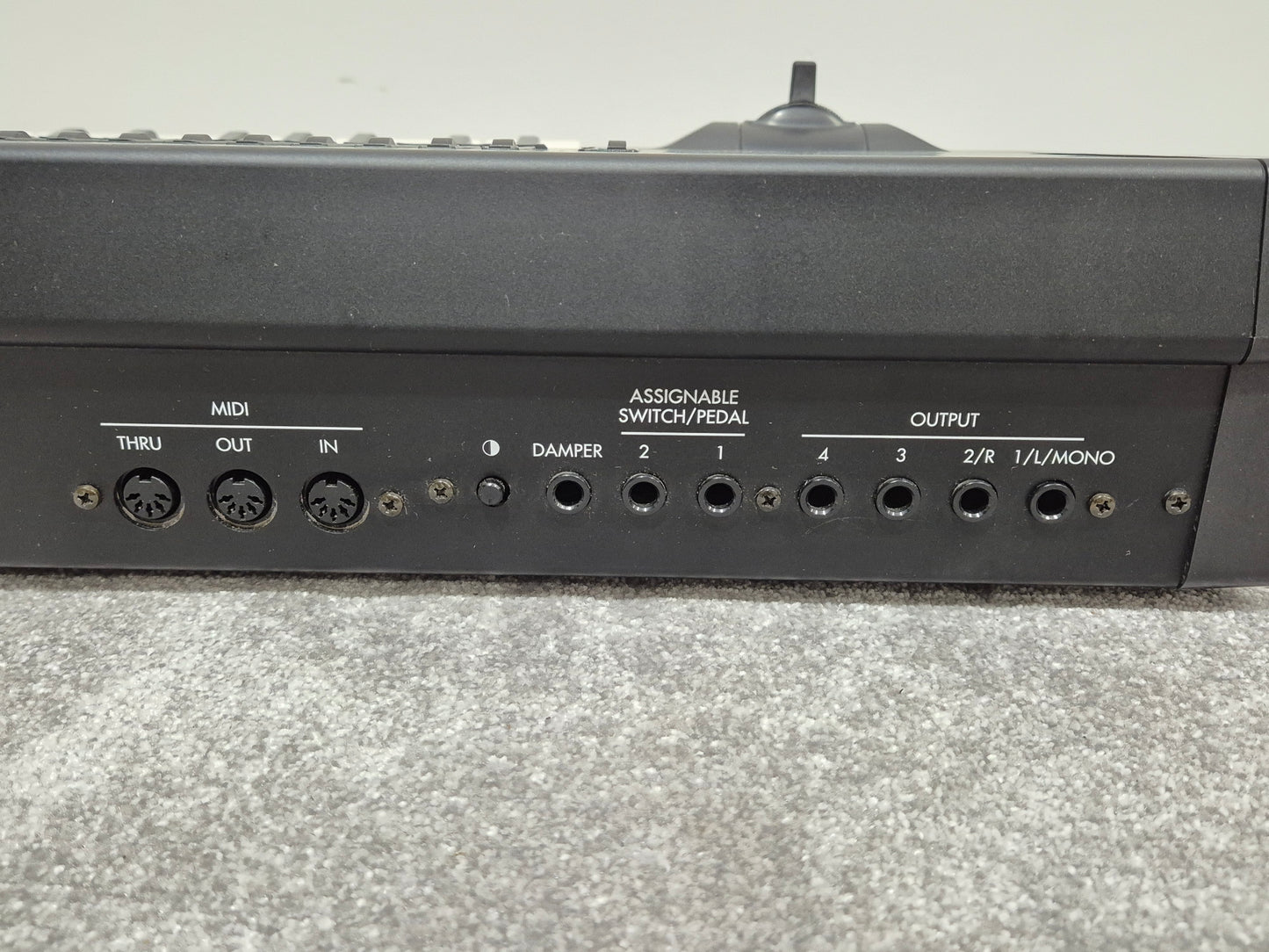 Korg i30 - Synthesizer & Music Workstation Includes Soft Bag